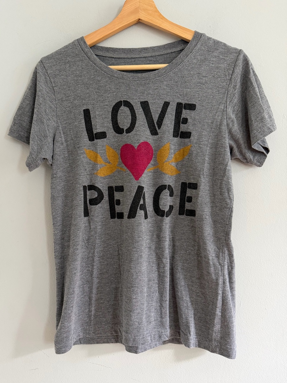 Natural Life Love Peace Gray Tee Size M
